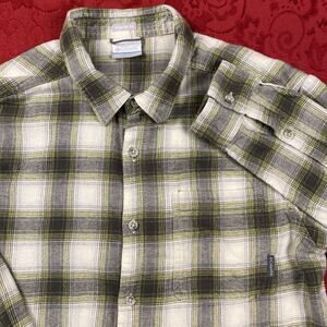 Columbia Shirt Mens L Green Plaid Flannel Boulder Ridge Button Long Sleeve